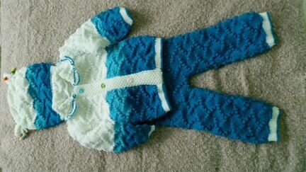 Вязаный костюм для девочки (новый)